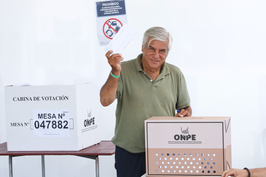 Elecciones 2026: Fernando Olivera emite su voto